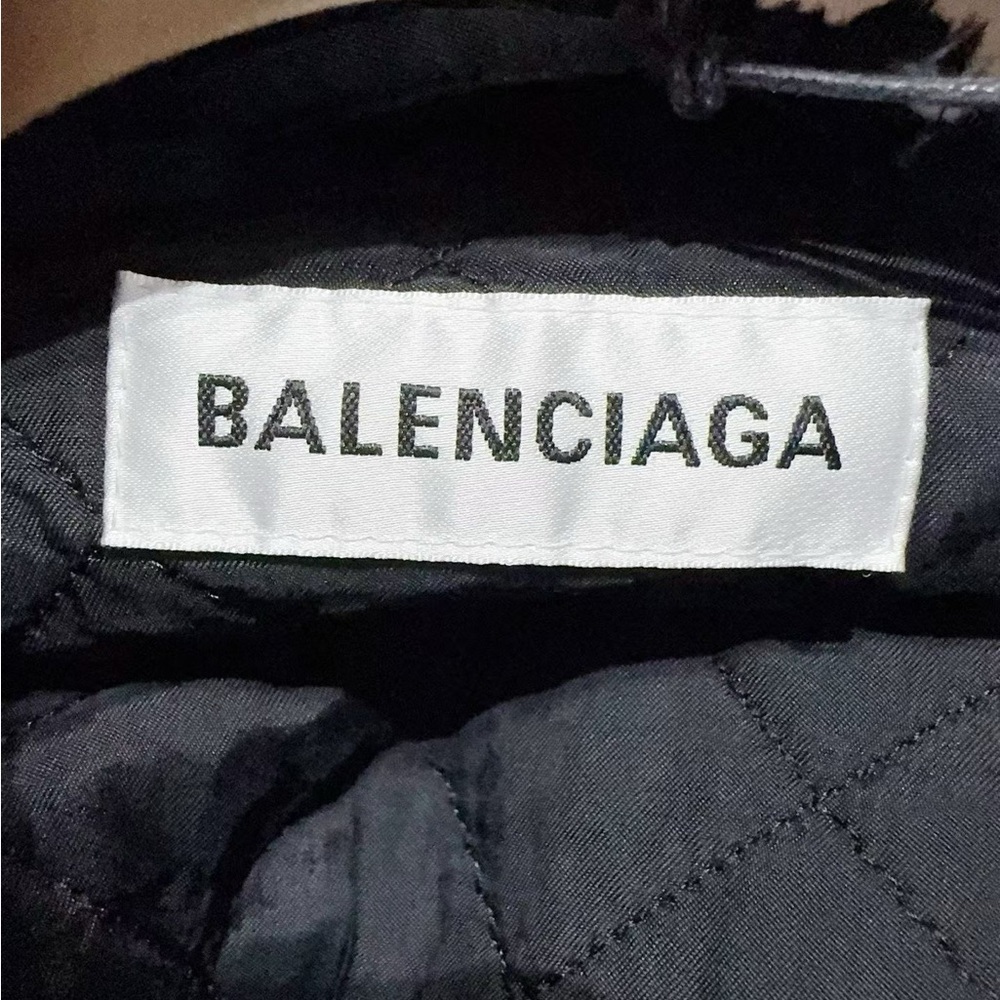 Authentic Balenciaga Black and White Fleece Jacket - Picture 3 of 5